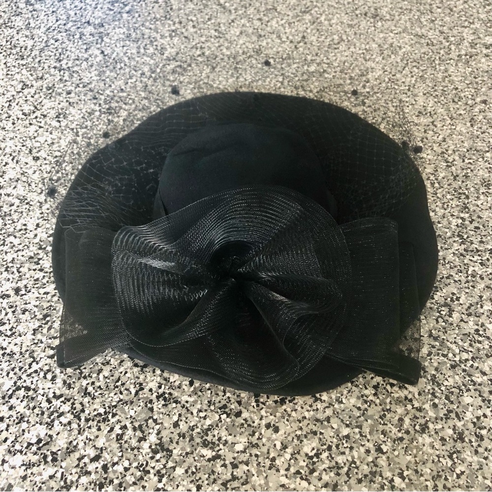 Deborah New York ✦ ‘80s Vintage Black Veiled Hat